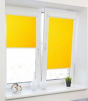 Жалюзи на пластиковое окно рулонные желтые